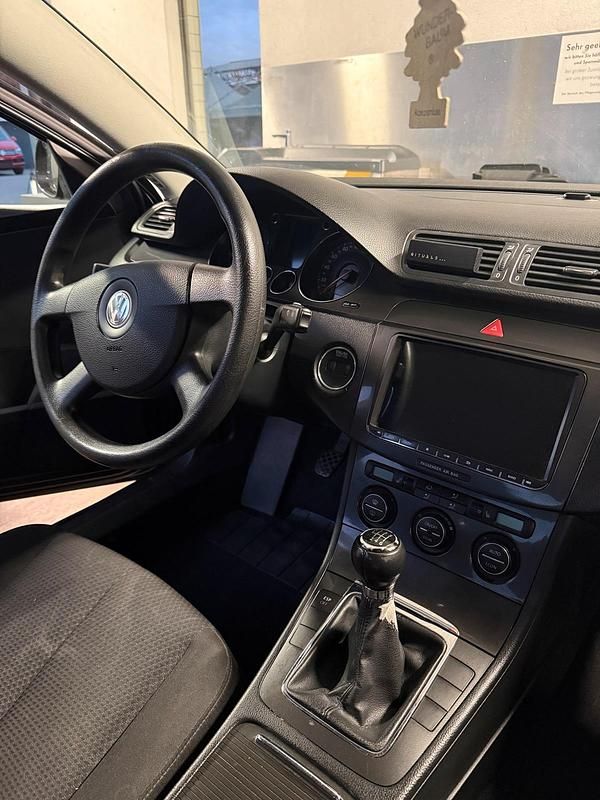 Gebraucht VW Passat 140 PS (102 kW) 2007 Braun Limousine