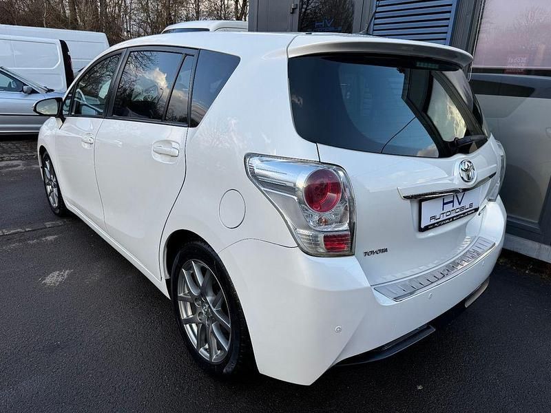 Gebraucht Toyota Verso 147 PS (108 kW) 2015 Weiß Van / Kleinbus
