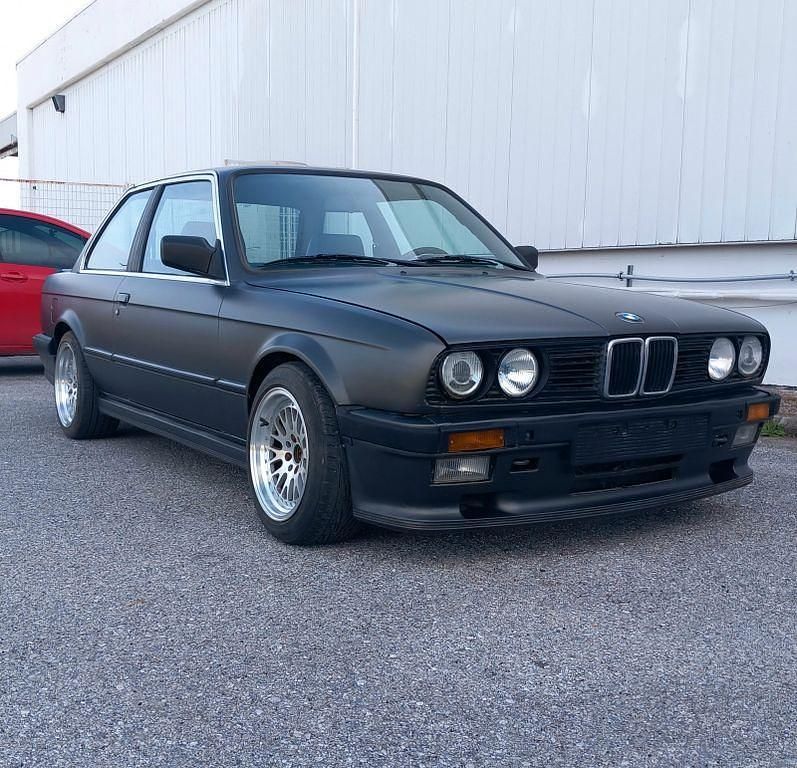 Gebraucht BMW 325 Performance 170 PS (125 kW) 1985 Grau Coupé