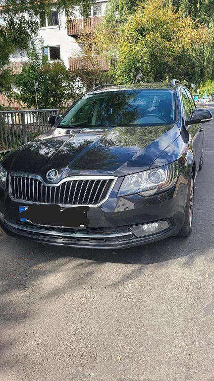 Schwarz Gebraucht 2014 Skoda Superb Ambition Kombi | 11.500 € (Fairer Preis) - Bild 1/4