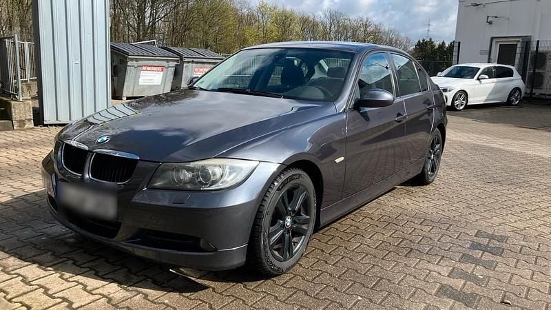 Gebraucht BMW 320 170 PS (125 kW) 2008 Grau Limousine