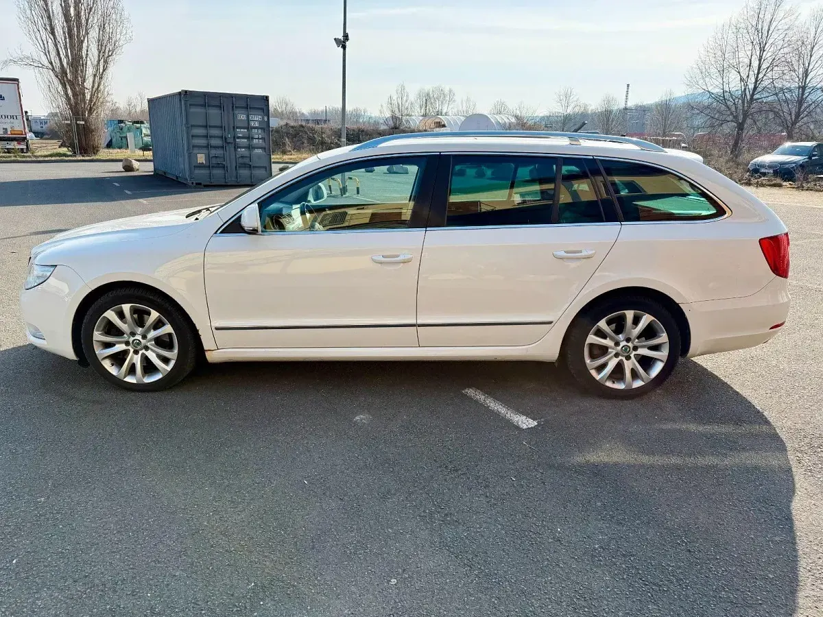 Gebraucht Skoda Superb Elegance 170 PS (125 kW) 2013 Weiß Kombi