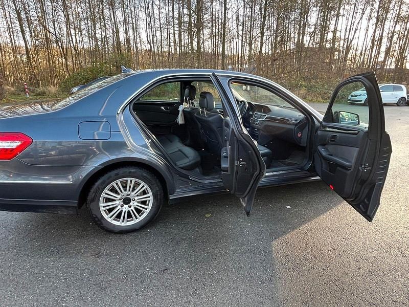 Gebraucht Mercedes E200 136 PS (100 kW) 2010 Grau Limousine