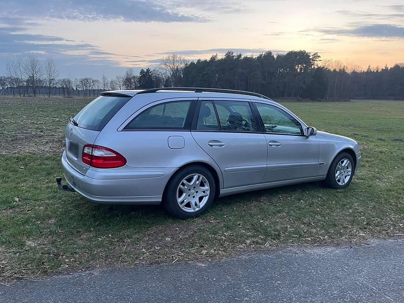 Gebraucht Mercedes E200 163 PS (119 kW) 2003 Silber Kombi
