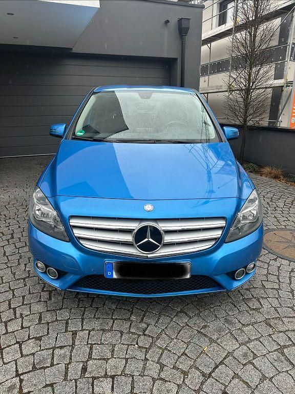 Gebraucht Mercedes B200 136 PS (100 kW) 2013 Blau Van / Kleinbus
