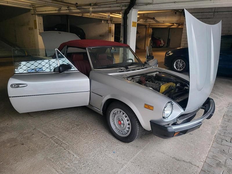 Gebraucht Fiat 124 Spider 80 PS (58 kW) 1978 Silber Cabrio