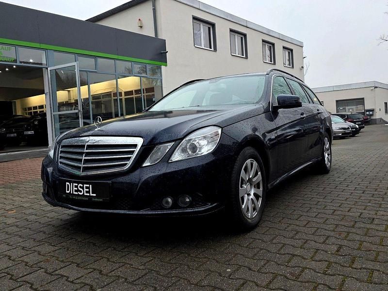 Blau Gebraucht 2010 Mercedes E220 Kombi | 8.490 € (Superpreis) - Bild 1/4