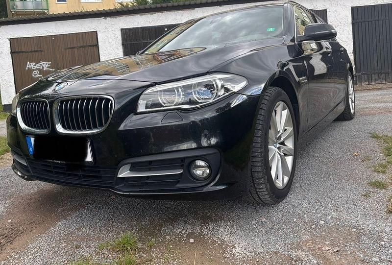 Schwarz Gebraucht 2016 BMW 530 Sport Line Limousine | 13.490 € (Superpreis) - Bild 1/4