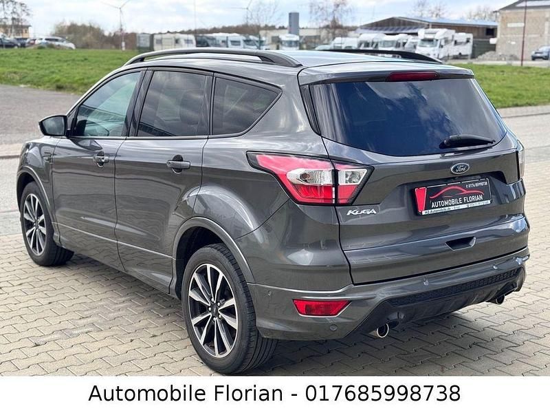 Gebraucht Ford Kuga ST-Line 150 PS (110 kW) 2019 Grau SUV
