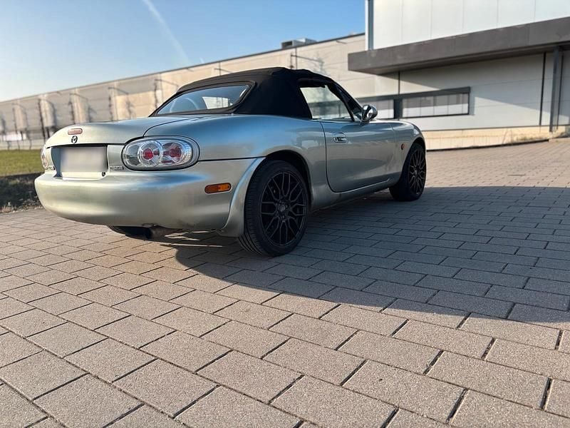 Second-hand Mazda MX5 110 CP (80 kW) 2003 Argintiu Cabrio
