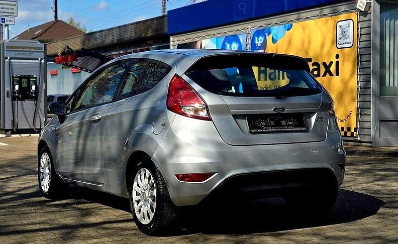 Gebraucht Ford Fiesta Trend 75 PS (55 kW) 2014 Silber Kleinwagen
