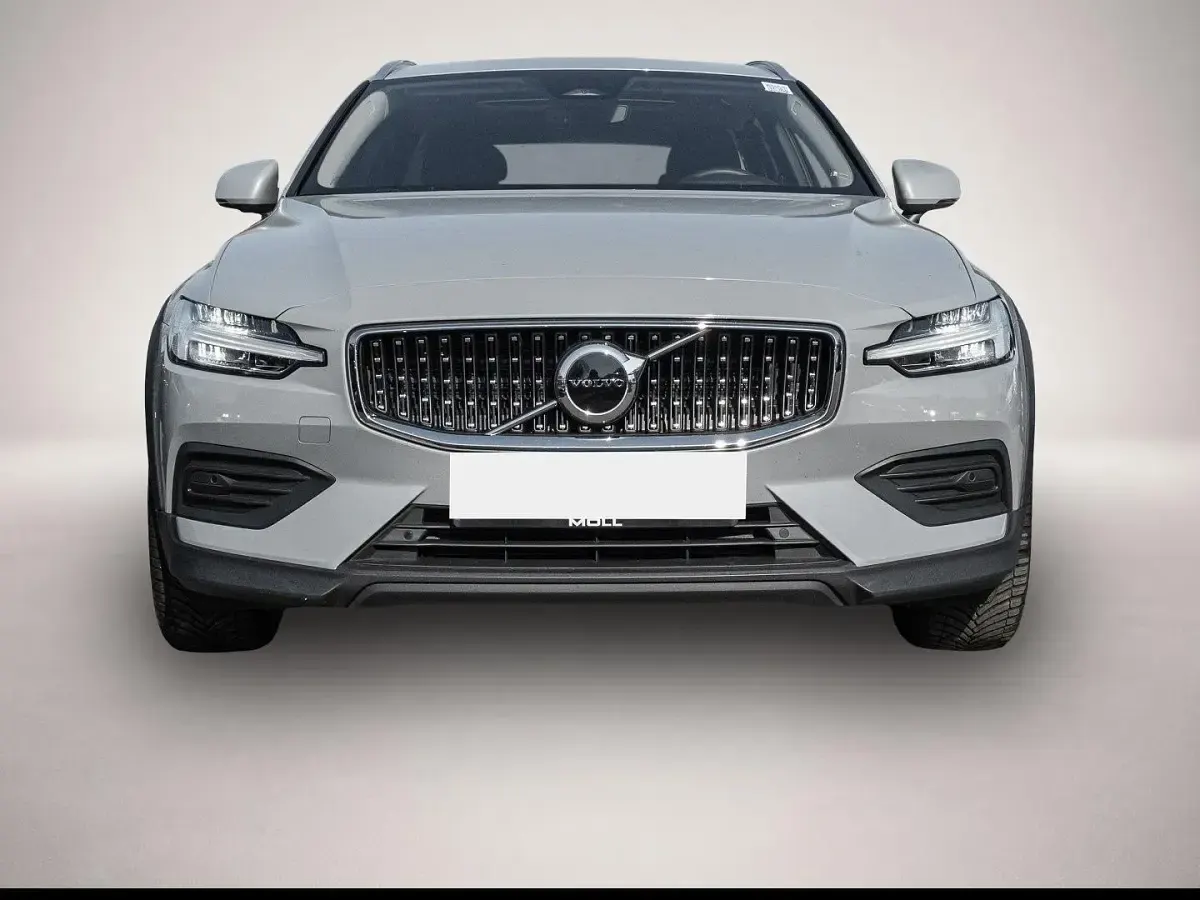 Gebraucht Volvo V60 CC Plus 197 PS (144 kW) 2024 Manufacturer Kombi