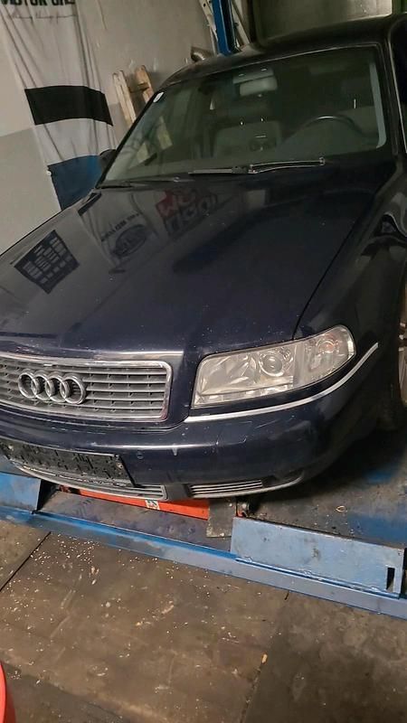 Blau Gebraucht 2003 Audi A8 Comfort Limousine | 2.999 € - Bild 1/2