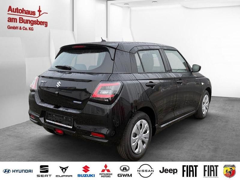 Neu Suzuki Swift Club 83 PS (61 kW) 2025 Schwarz Limousine