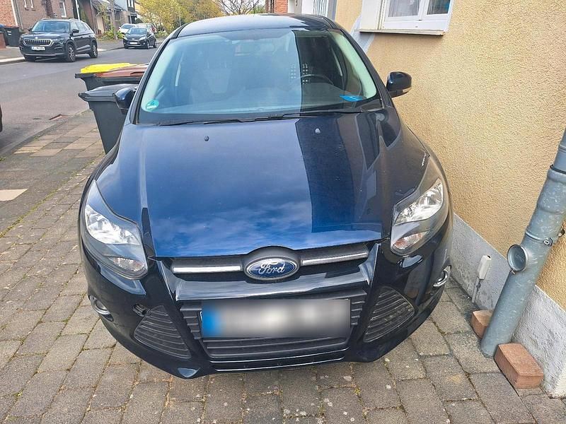 Gebraucht Ford Focus 140 PS (102 kW) 2012 Blau Kombi