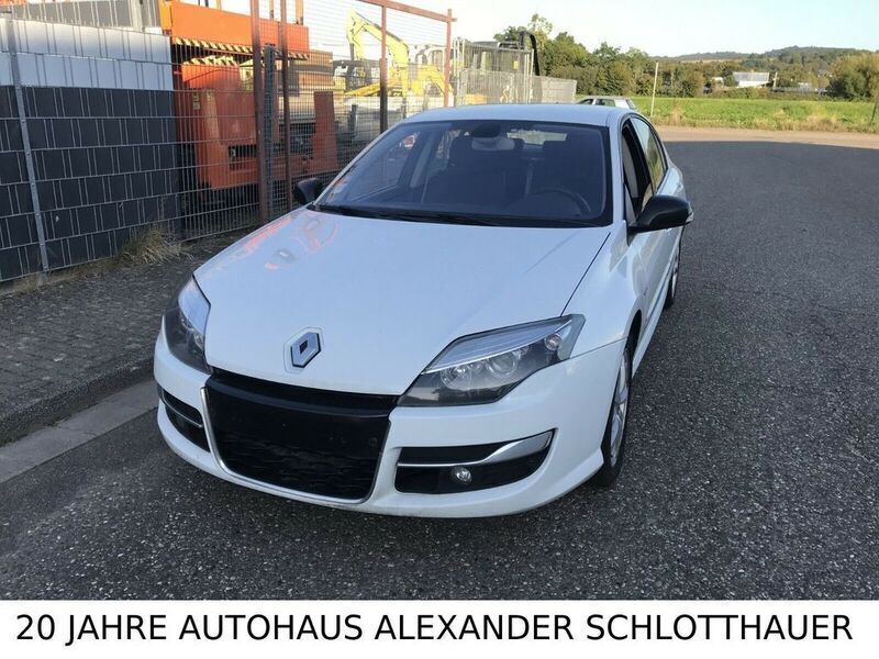 Weiß Gebraucht 2013 Renault Laguna III Bose Edition Limousine | 3.000 € (Teuer) - Bild 1/4