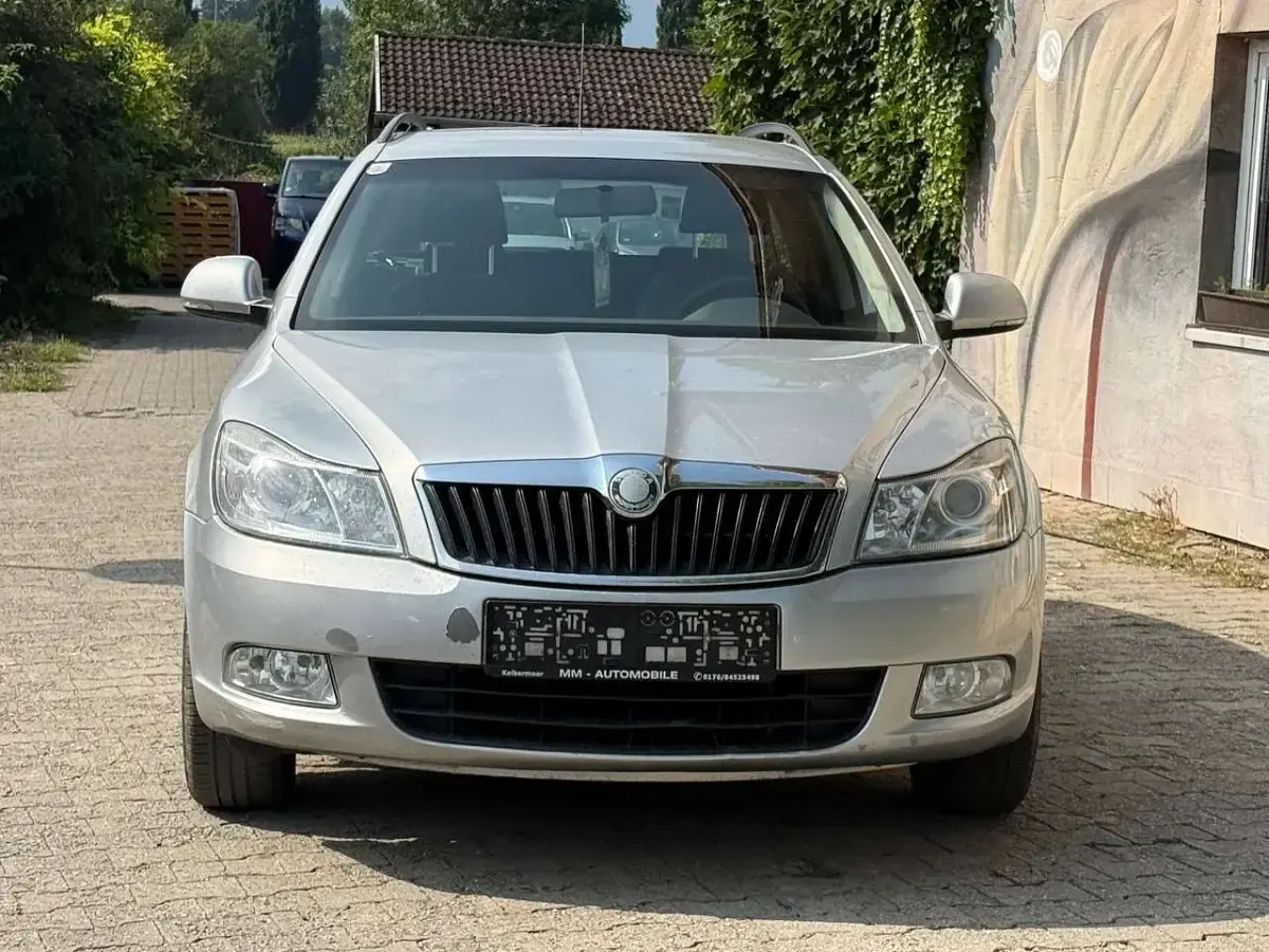 Gebraucht Skoda Octavia Ambiente 105 PS (77 kW) 2010 Brilliantsilber metallic Kombi