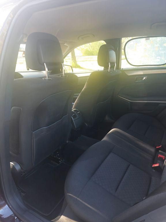 Second-hand Mercedes E250 204 CP (150 kW) 2009 Maro Berlinǎ