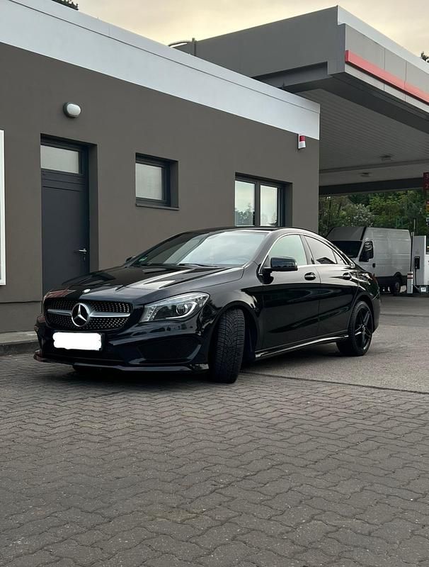 Schwarz Gebraucht 2014 Mercedes CLA220 AMG line Limousine | 12.500 € (Fairer Preis) - Bild 1/4