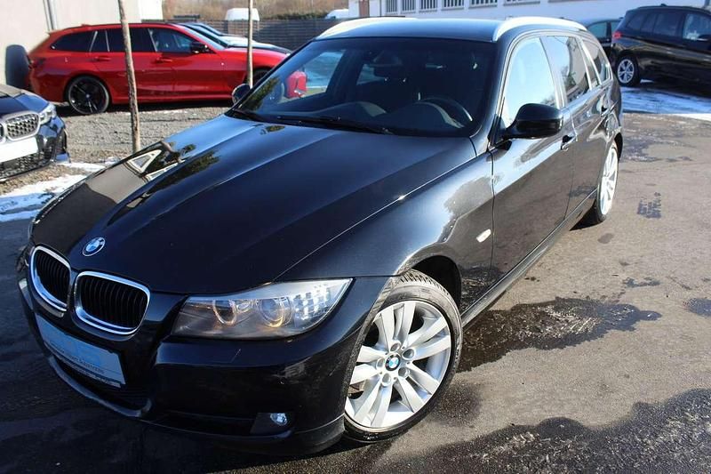 Gebraucht BMW 320 184 PS (135 kW) 2011 Black sapphire metallic Kombi