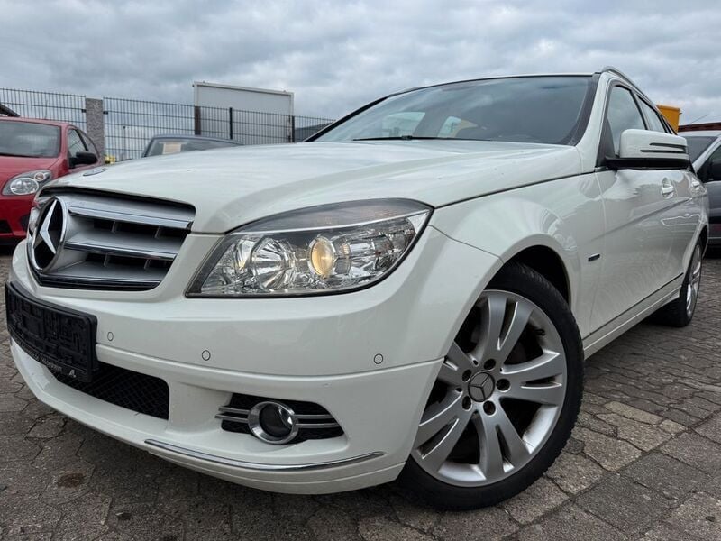 Weiß Gebraucht 2010 Mercedes C180 Limousine | 5.790 € (Superpreis) - Bild 1/4