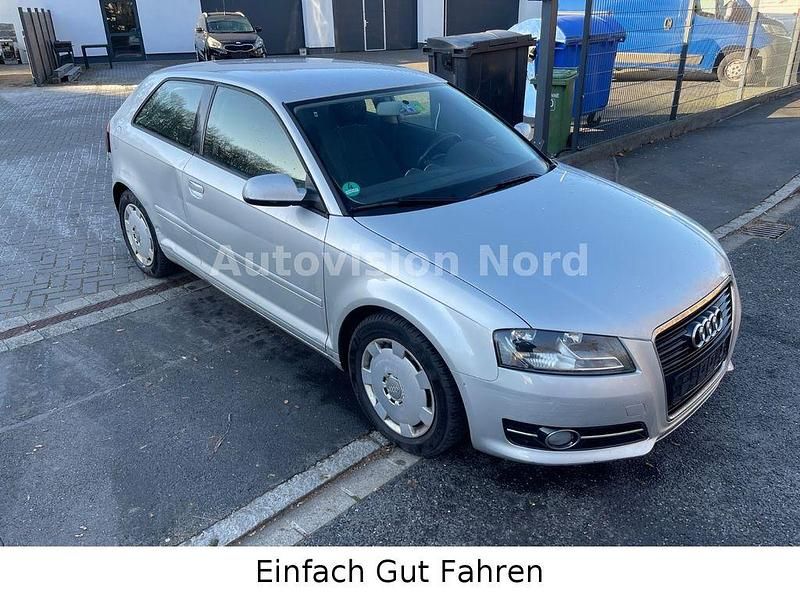 Gebraucht Audi A3 Attraction 105 PS (77 kW) 2012 Silber Limousine