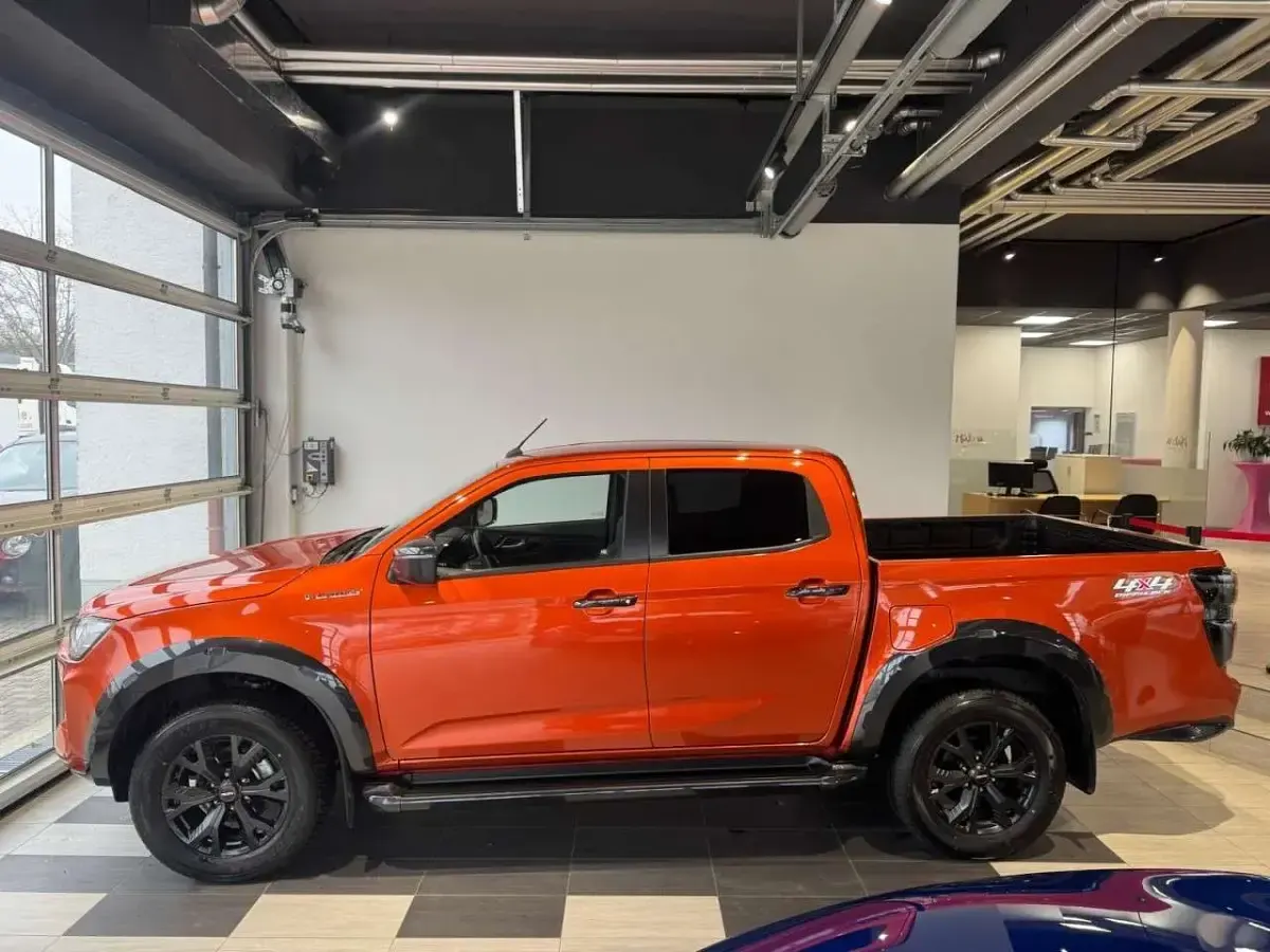 Gebraucht Isuzu D-Max 163 PS (119 kW) 2025 Orange Pickup