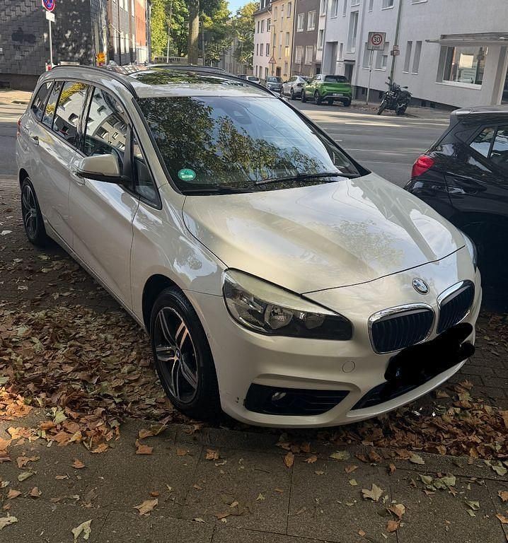Weiß Gebraucht 2017 BMW 218 Gran Tourer Advantage Van / Kleinbus | 17.000 € (Teuer) - Bild 1/4