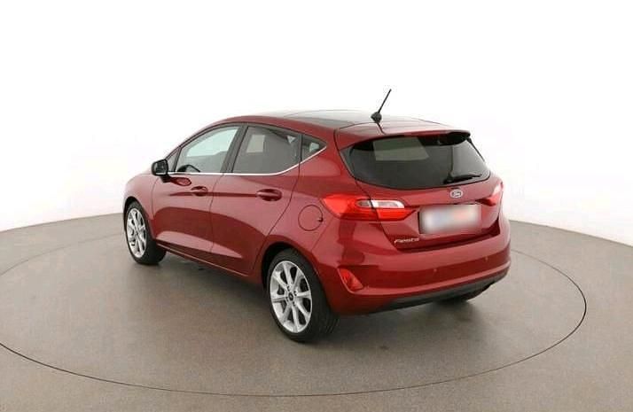 Gebraucht Ford Fiesta Titanium 101 PS (74 kW) 2018 Rot Kleinwagen