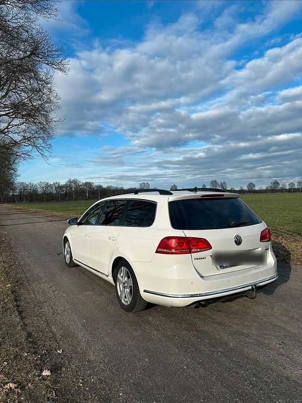 Gebraucht VW Passat 140 PS (102 kW) 2013 Weiß Kombi