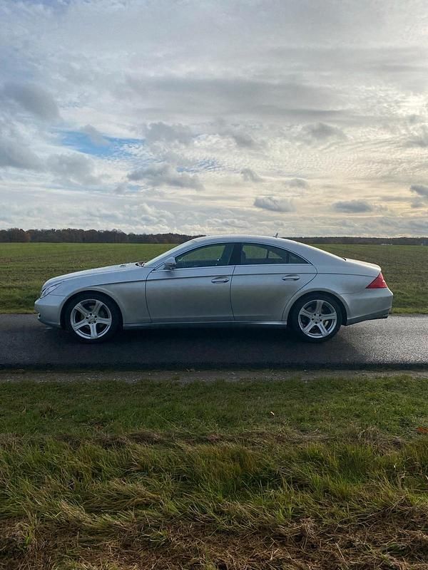 Silber Gebraucht 2006 Mercedes CLS320 Limousine | 7.990 € (Fairer Preis) - Bild 1/4