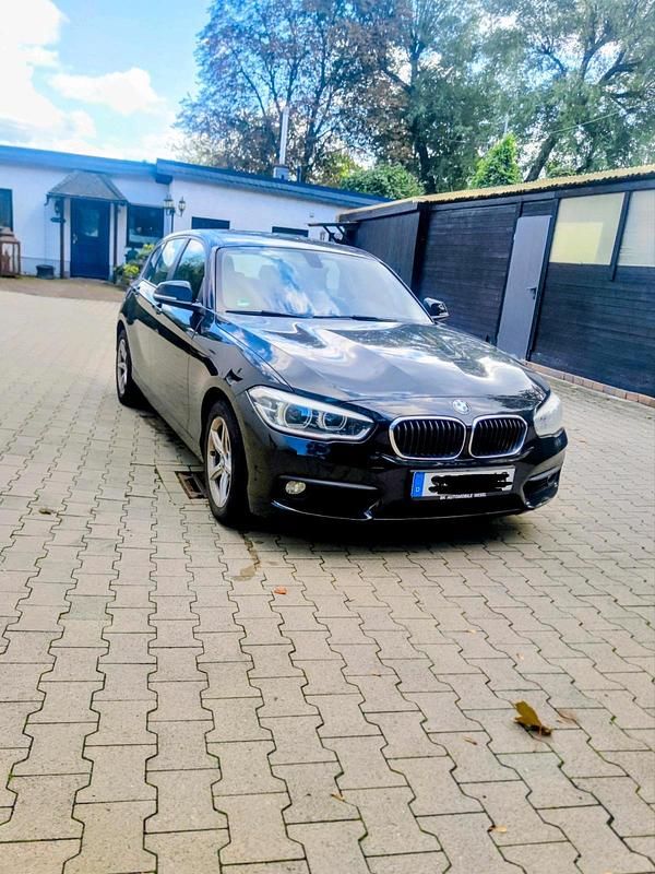 Schwarz Gebraucht 2016 BMW 118 Shadowline Kleinwagen | 8.700 € (Superpreis) - Bild 1/4