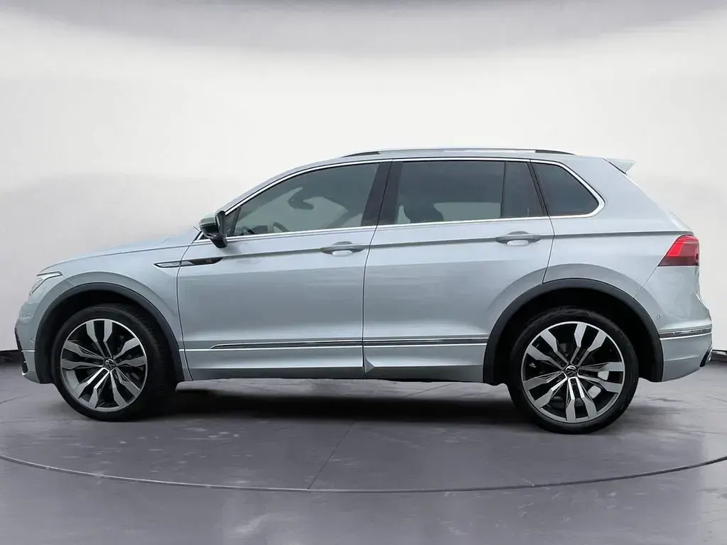 Gebraucht VW Tiguan R-line 200 PS (147 kW) 2024 Reflexsilber metallic SUV