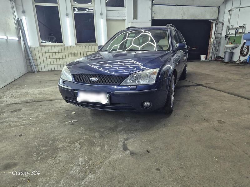 Gebraucht Ford Mondeo 145 PS (106 kW) 2002 Blau Kombi