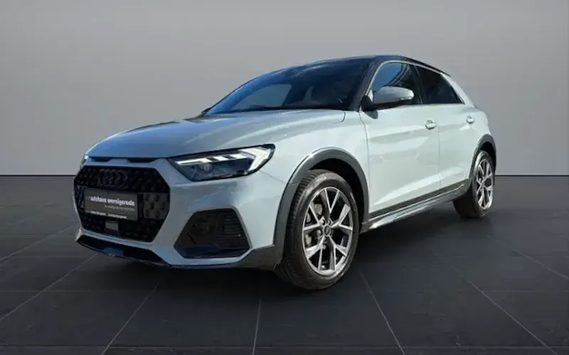 Gebraucht Audi A1 Ambiente 110 PS (80 kW) 2023 Rot SUV