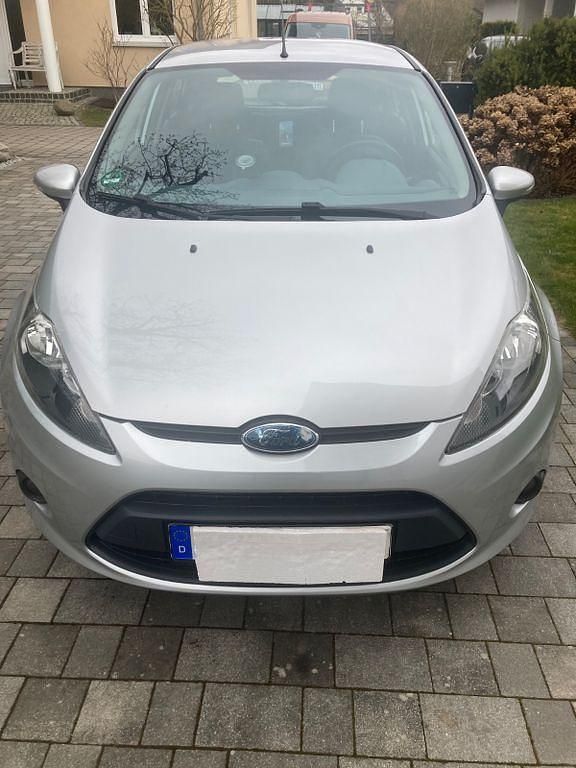 Gebraucht Ford Fiesta Trend 82 PS (60 kW) 2009 Silber Kleinwagen