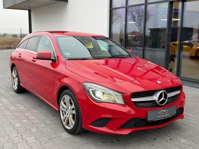 Gebraucht Mercedes CLA200 Shooting Brake 136 PS (100 kW) 2016 Rot Kombi