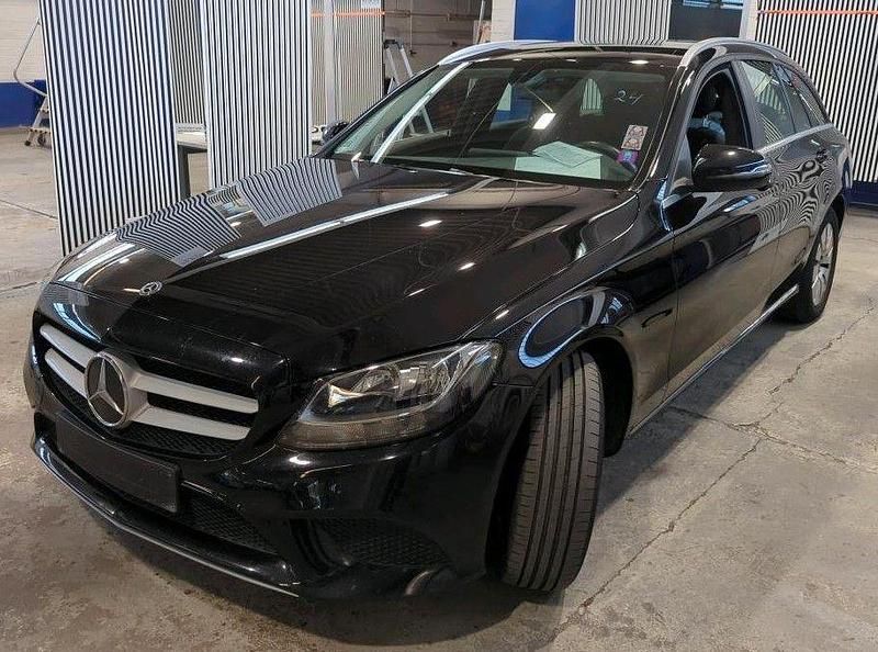 Schwarz Gebraucht 2020 Mercedes C180 Kombi | 16.990 € (Superpreis) - Bild 1/4