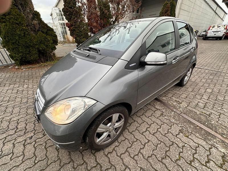 Grau Gebraucht 2010 Mercedes A160 Limousine | 5.990 € (Etwas zu teuer) - Bild 1/4