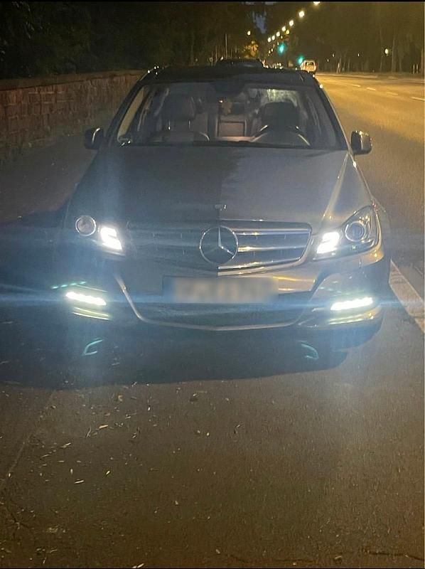 Silber Gebraucht 2013 Mercedes C200 Limousine | 7.200 € - Bild 1/4