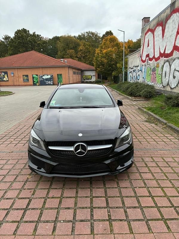 Schwarz Gebraucht 2016 Mercedes CLA220 Limousine | 15.500 € (Superpreis) - Bild 1/4