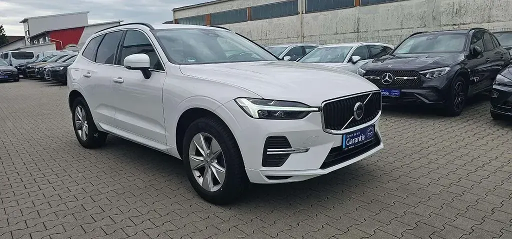 Gebraucht Volvo XC60 Core 197 PS (144 kW) 2023 Weiß SUV