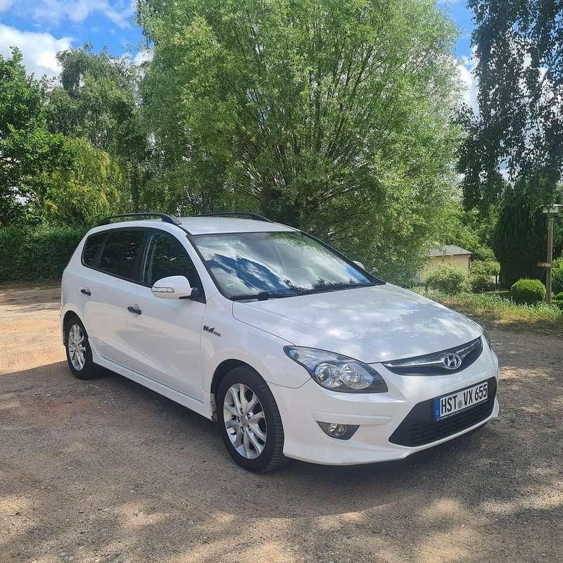 Weiß Gebraucht 2012 Hyundai i30 Comfort Kombi | 5.000 € (Guter Preis) - Bild 1/4