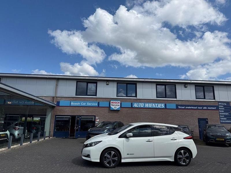 Weiß Gebraucht 2020 Nissan Leaf Tekna Kleinwagen | 10.250 € (Guter Preis) - Bild 1/4