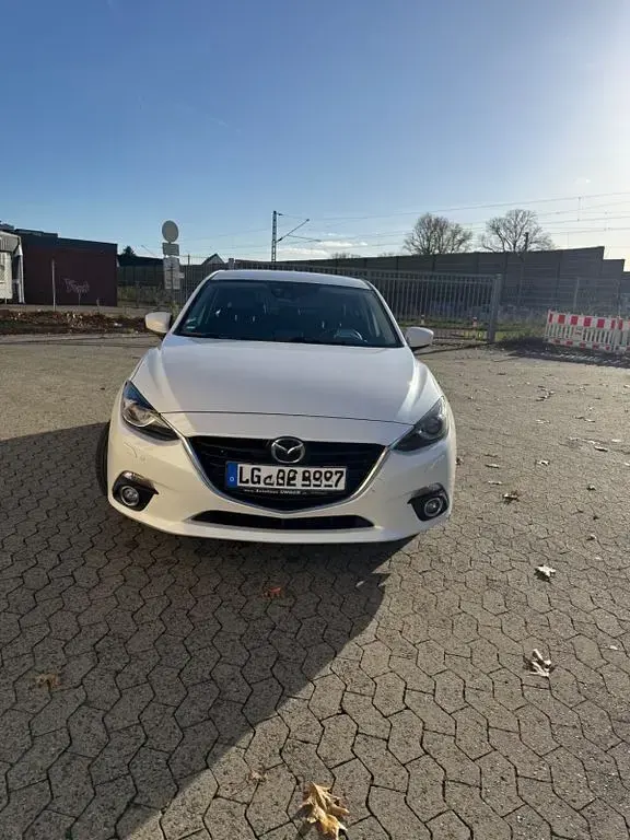 Gebraucht Mazda 3 Sports-Line 120 PS (88 kW) 2015 Weiß Limousine