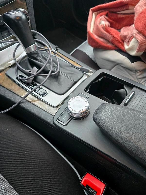 Używany Mercedes C250 210 KM (154 kW) 2011 Srebrny Sedan/Limuzyna