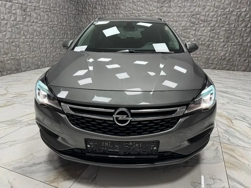 Usado Opel Astra Edition 105 CV (77 kW) 2017 Gris Berlina