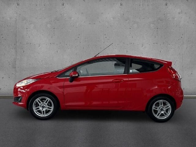 Gebraucht Ford Fiesta Titanium 80 PS (58 kW) 2013 Rot Kleinwagen