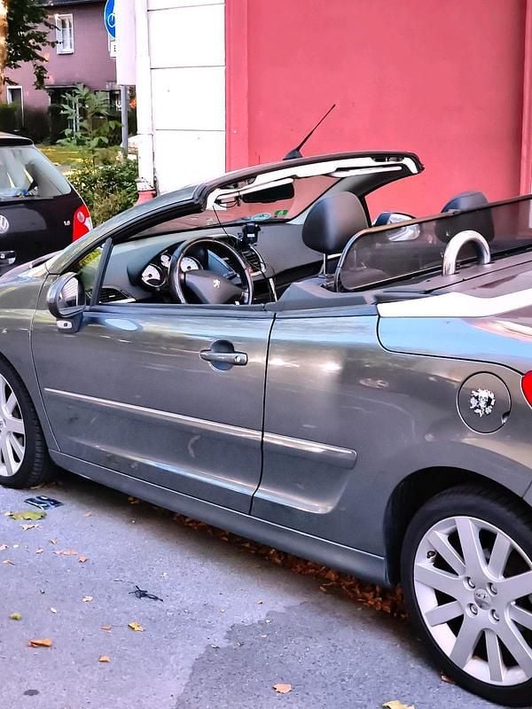 Grau Gebraucht 2009 Peugeot 207 CC Platinum Cabrio | 2.900 € (Superpreis) - Bild 1/4