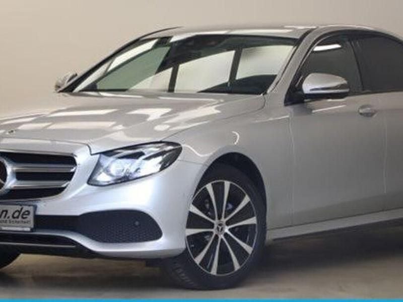 Gebraucht Mercedes E200 AMG line 150 PS (110 kW) 2018 Iridium silber metallic (metallic) Limousine